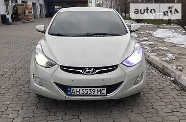 Hyundai Elantra  2013