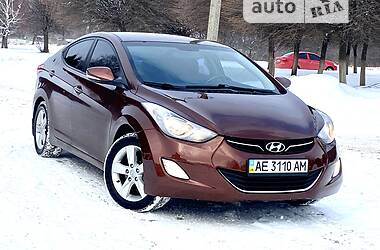 Hyundai Elantra  2013