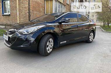 Hyundai Elantra  2012