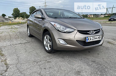 Hyundai Elantra  2013