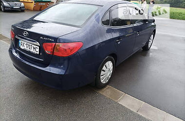 Hyundai Elantra  2010