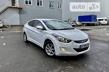 Hyundai Elantra  2012