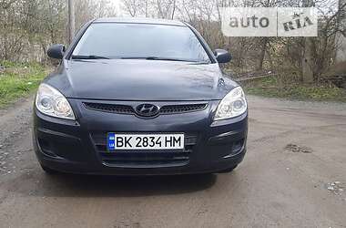 Hyundai Elantra  2012