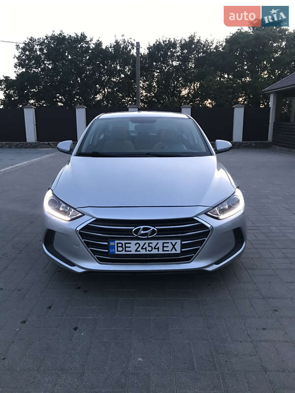 Седан Hyundai Elantra
