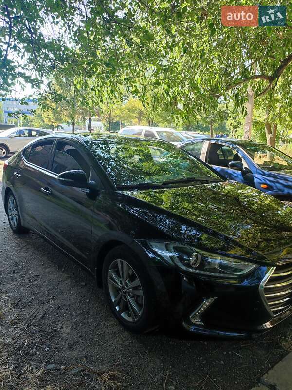 Седан Hyundai Elantra