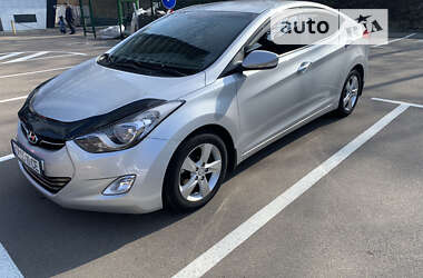 Hyundai Elantra  2012