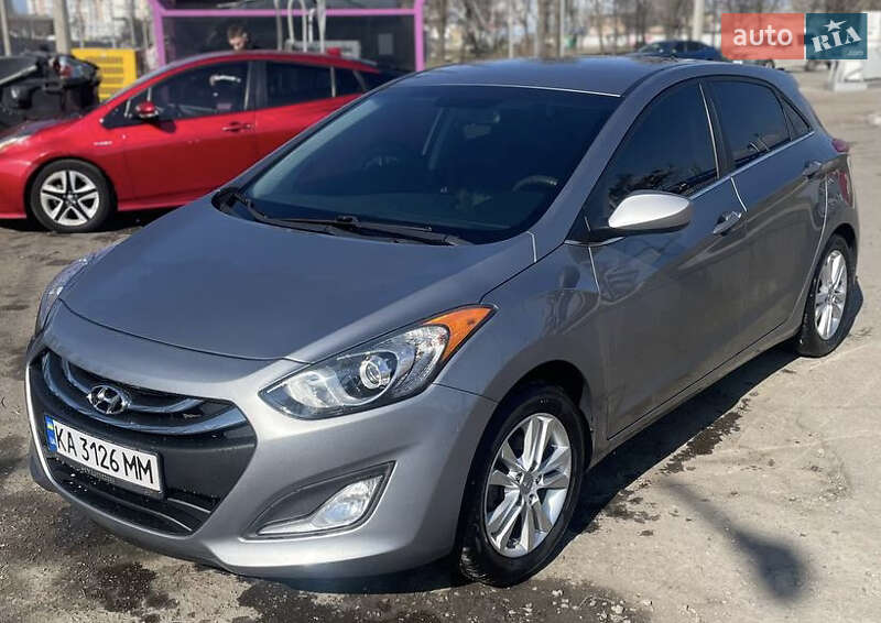 Хэтчбек Hyundai Elantra