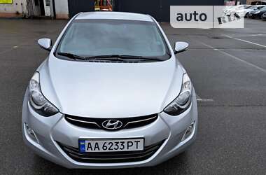 Hyundai Elantra  2012