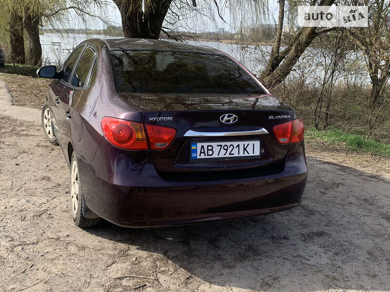 Седан Hyundai Elantra