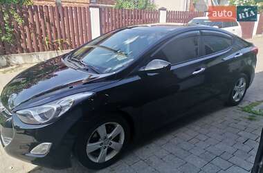 Hyundai Elantra  2012