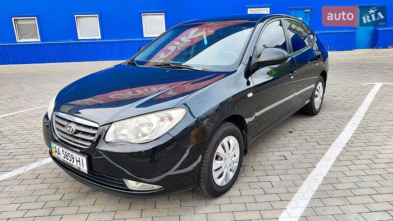 Седан Hyundai Elantra