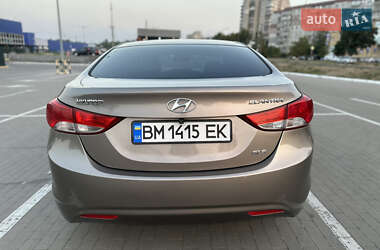 Hyundai Elantra  2012