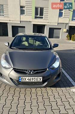 Hyundai Elantra  2012