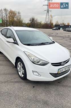 Hyundai Elantra  2013