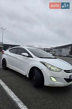 Hyundai Elantra  2013