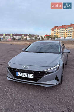 Hyundai Elantra  2021