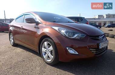 Hyundai Elantra  2012