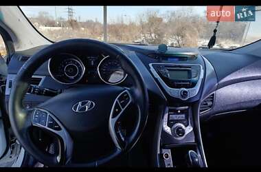 Hyundai Elantra 2012