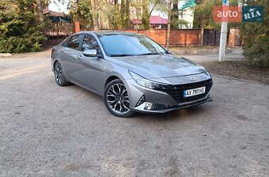 Hyundai Elantra  2021