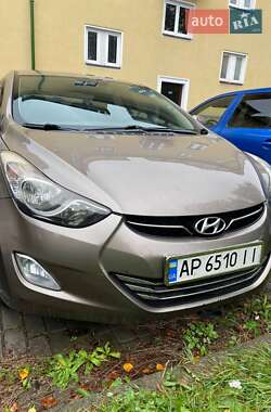 Hyundai Elantra  2012