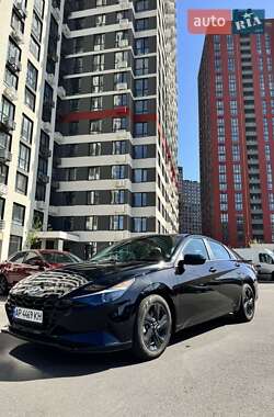 Hyundai Elantra  2022