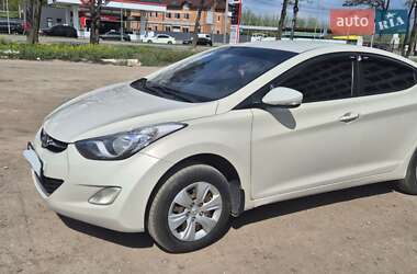Hyundai Elantra  2012