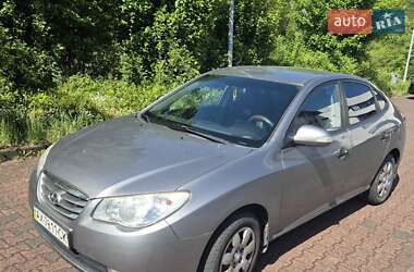 Hyundai Elantra  2011