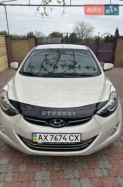Hyundai Elantra  2013