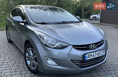 Hyundai Elantra  2012