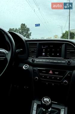 Hyundai Elantra 2016