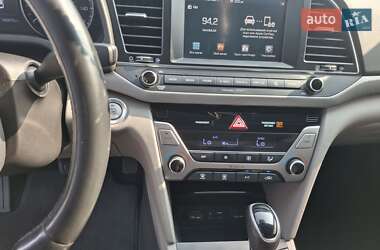 Hyundai Elantra  2016