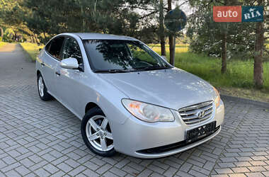 Hyundai Elantra  2011