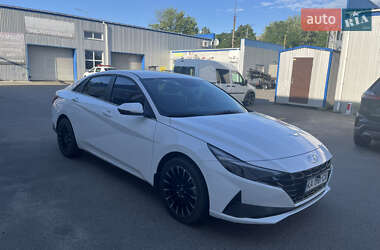 Hyundai Elantra  2021