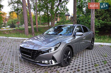 Hyundai Elantra  2021