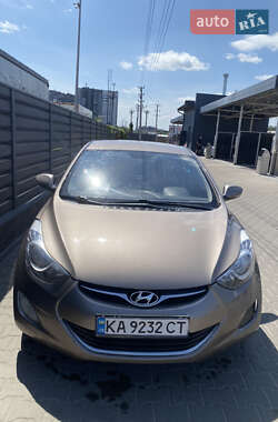 Hyundai Elantra  2011