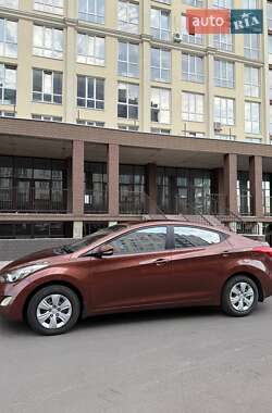 Hyundai Elantra  2012