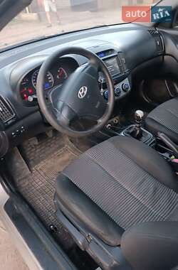 Hyundai Elantra  2010