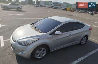 Hyundai Elantra  2013