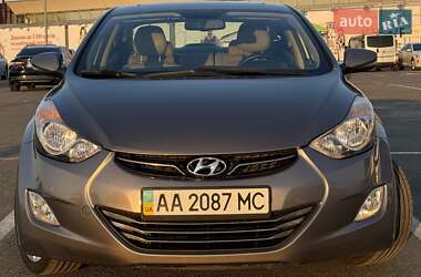 Hyundai Elantra  2012