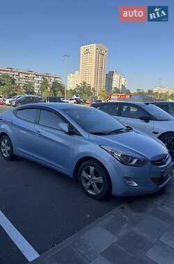 Hyundai Elantra  2013