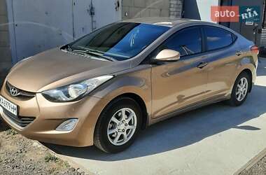Hyundai Elantra  2013