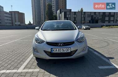 Hyundai Elantra  2012