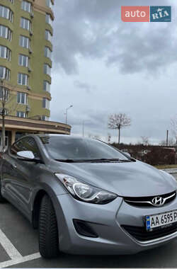 Hyundai Elantra  2013