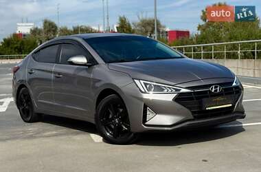 Hyundai Elantra  2020