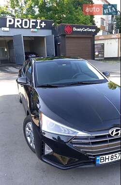Hyundai Elantra  2019
