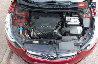 Hyundai Elantra  2012