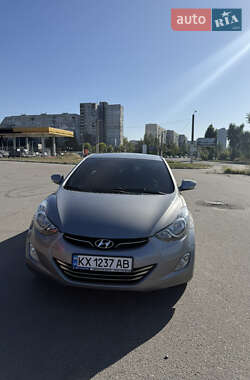Hyundai Elantra  2013