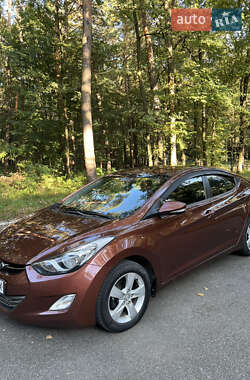 Hyundai Elantra  2013