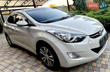 Hyundai Elantra  2012