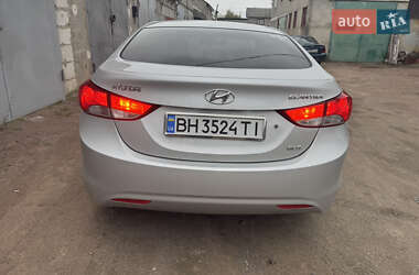 Hyundai Elantra  2011